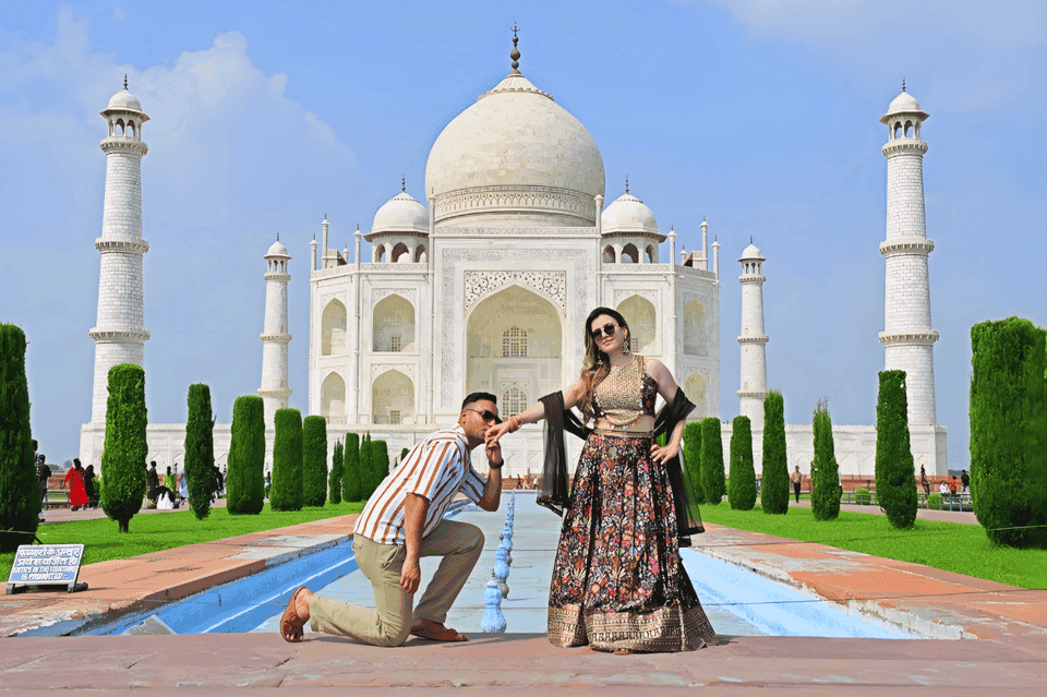 A couple in front of the Taj Mahal